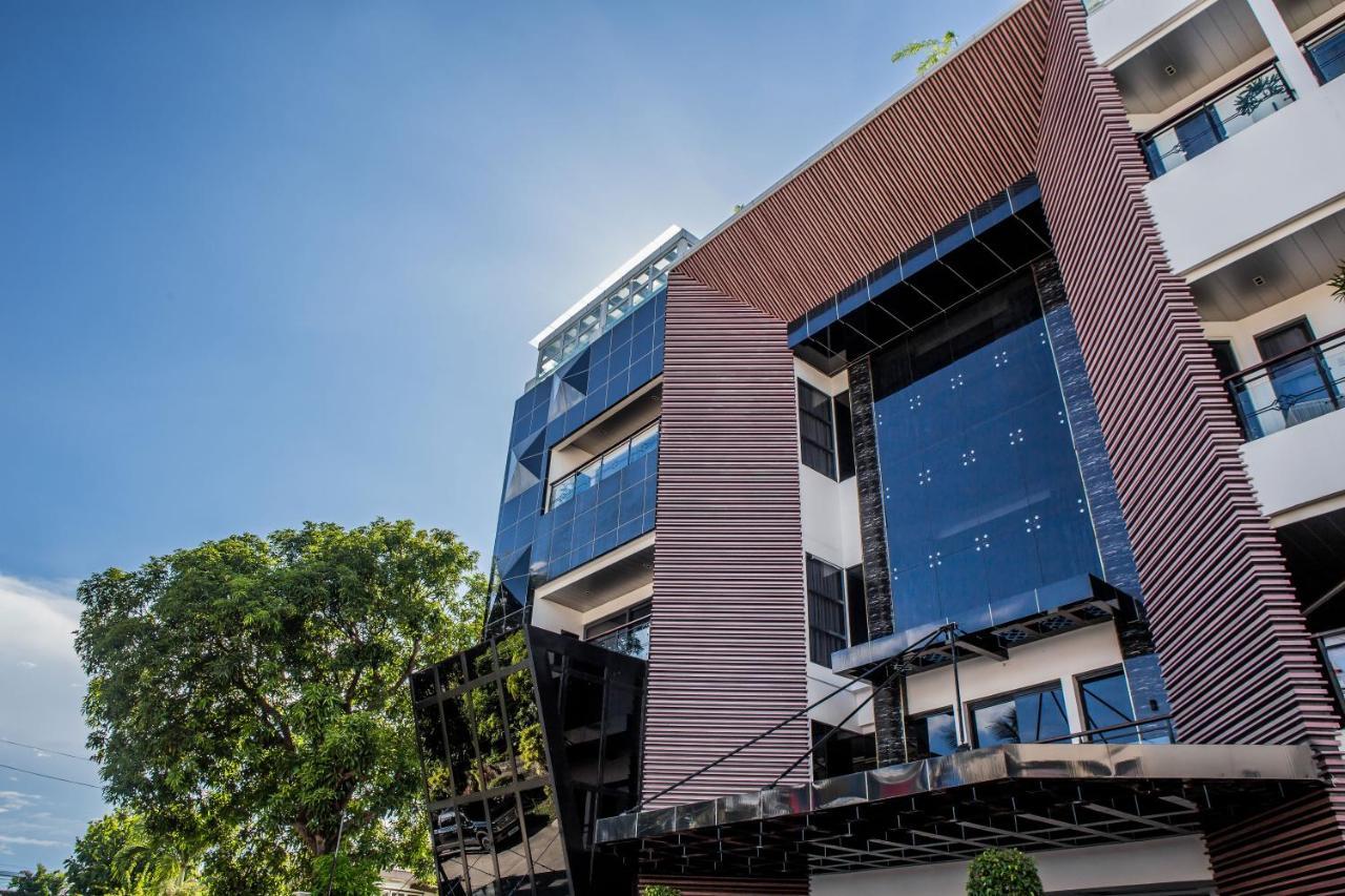 Stonehill Suites Bacolod Esterno foto