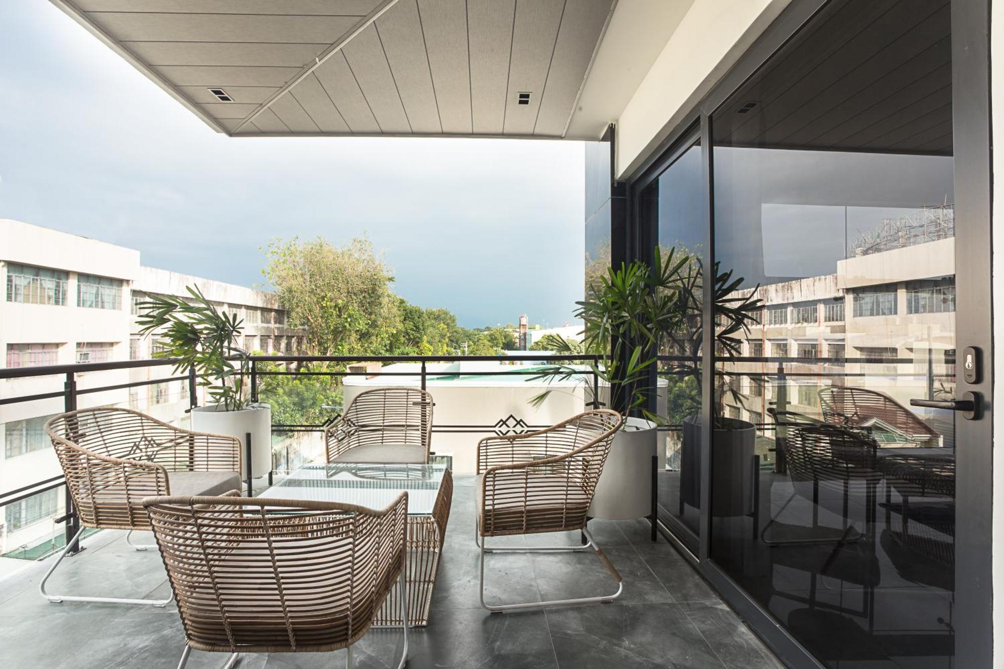 Stonehill Suites Bacolod Esterno foto